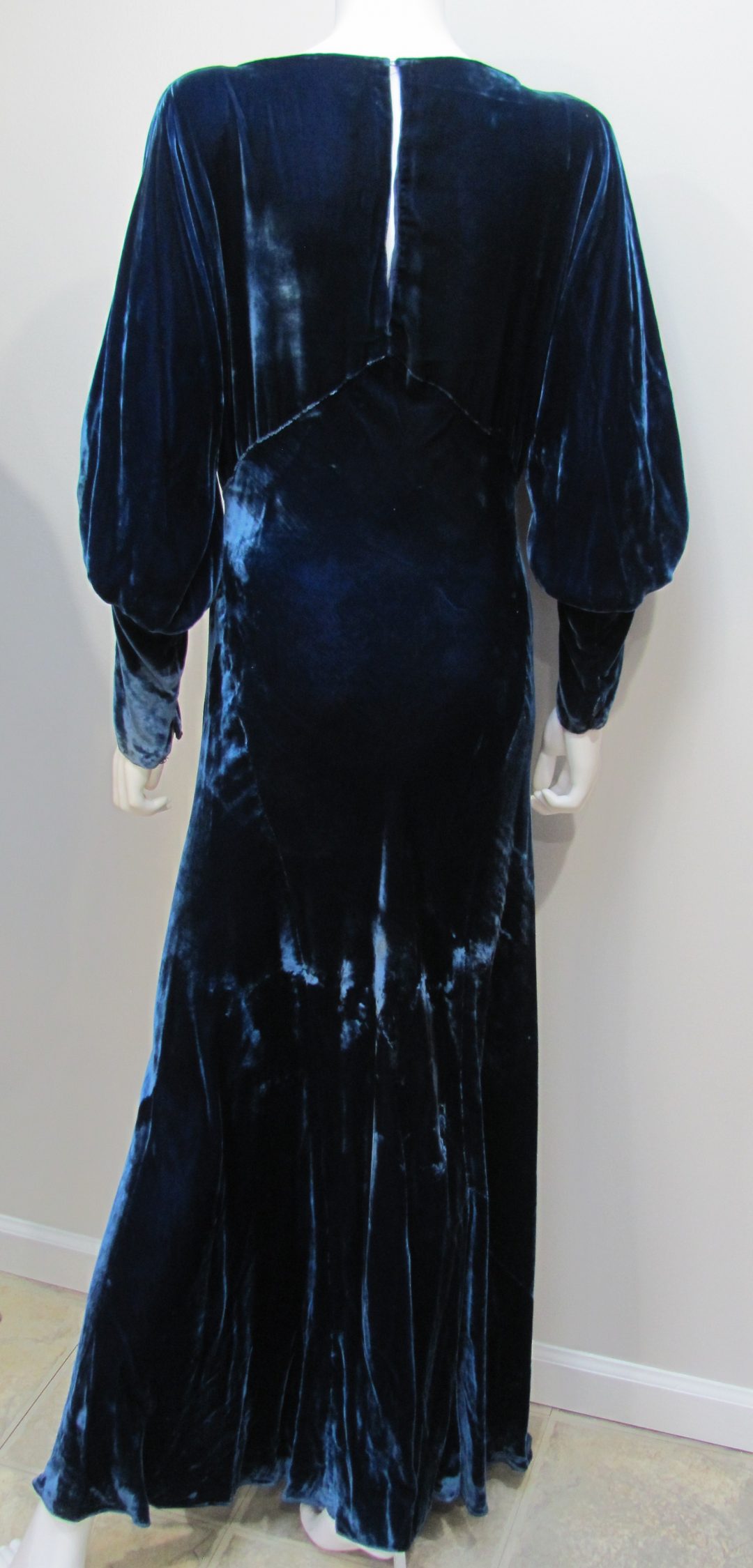 1930’s Sapphire Blue BIAS-CUT SILK VELVET EVENING GOWN | Wildrose