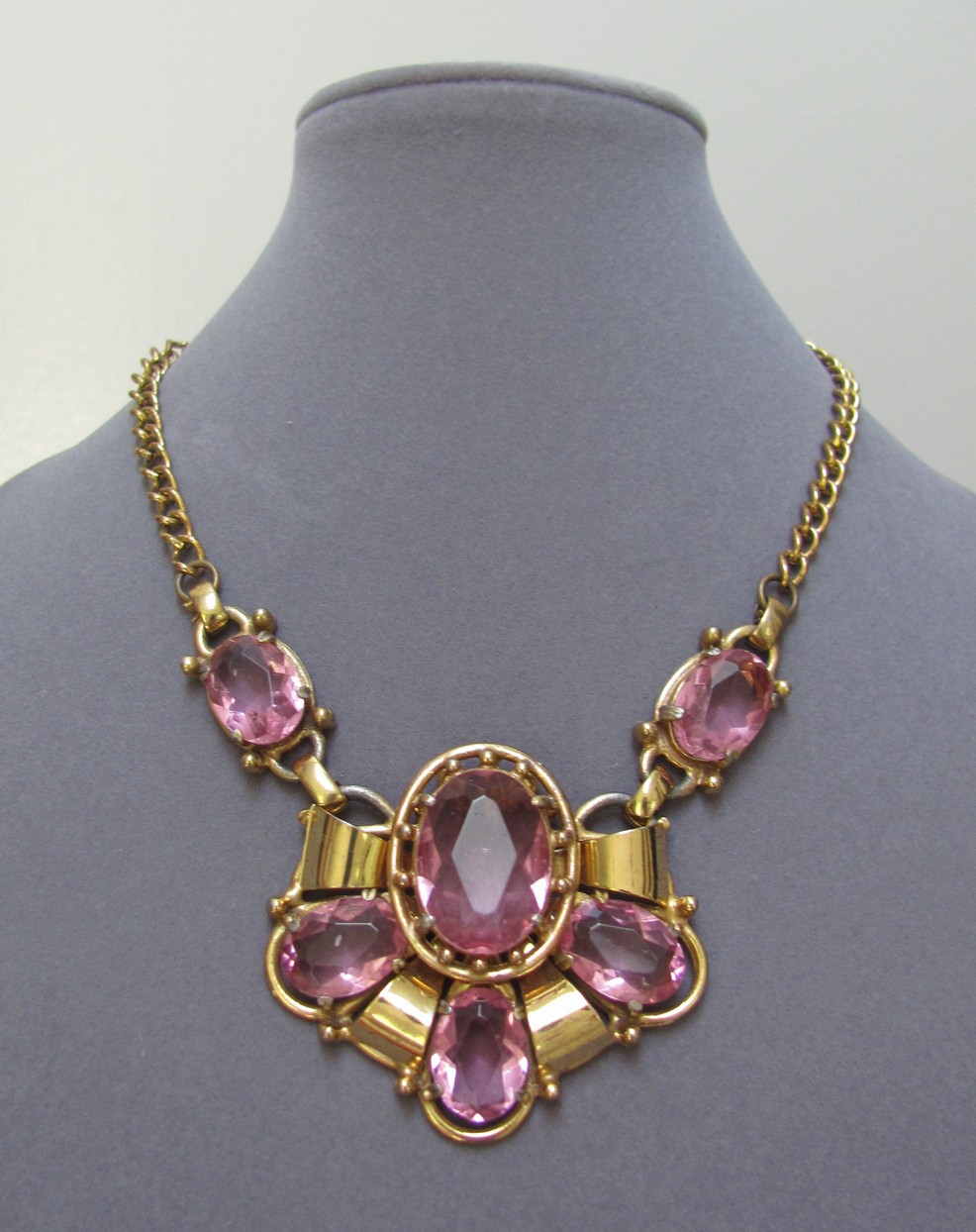 1940’s ART DECO ORCHID PINK Faceted GLASS STONE Statement Necklace